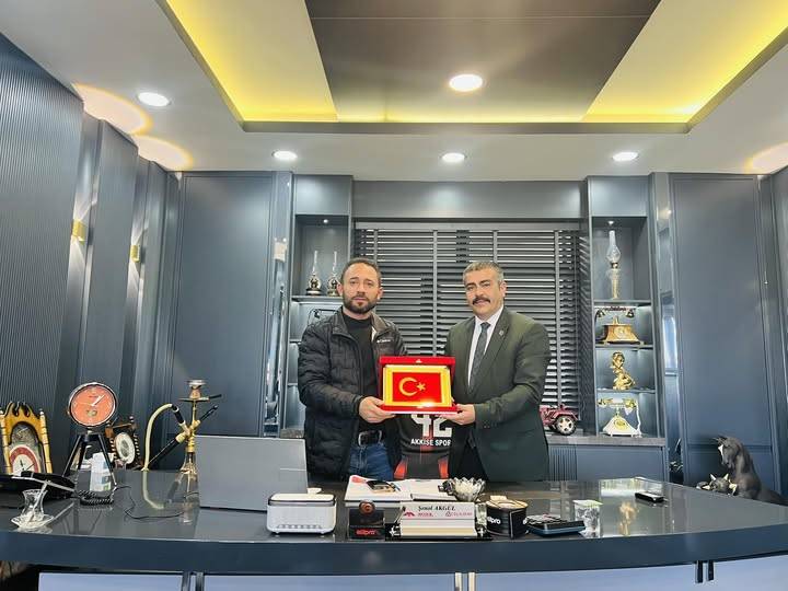Milliyetçi Hareket Partisi (MHP) Karatay İlçe Başkanı Mustafa Ünver, Şenol Akgül’ü ziyaret etti. 1